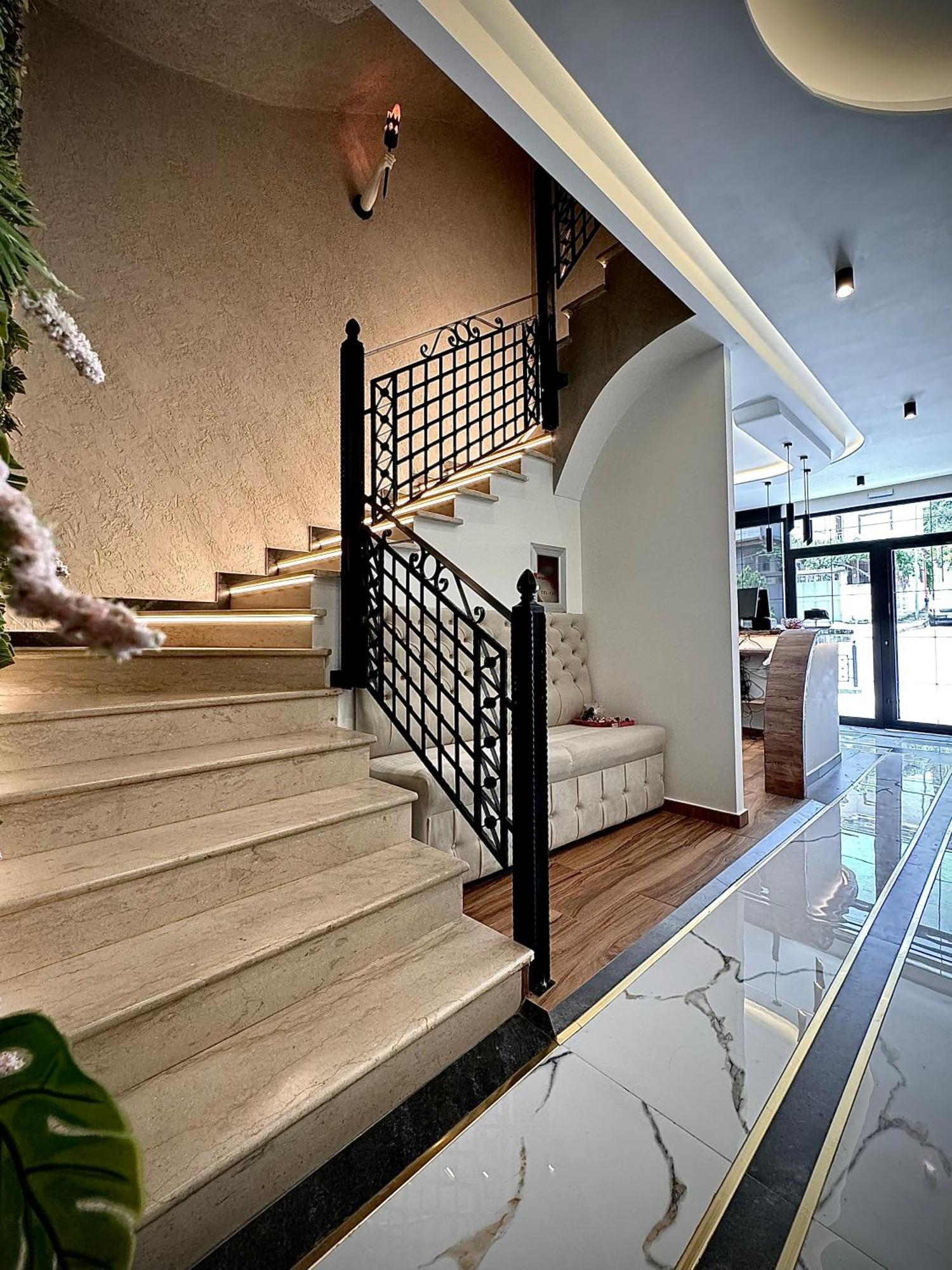 Boutique Hotel Empire Of Martin Гірокастра Екстер'єр фото